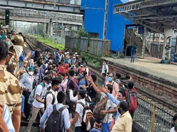 Local-to-start -aangry-passenger-agitation protest -virar-station