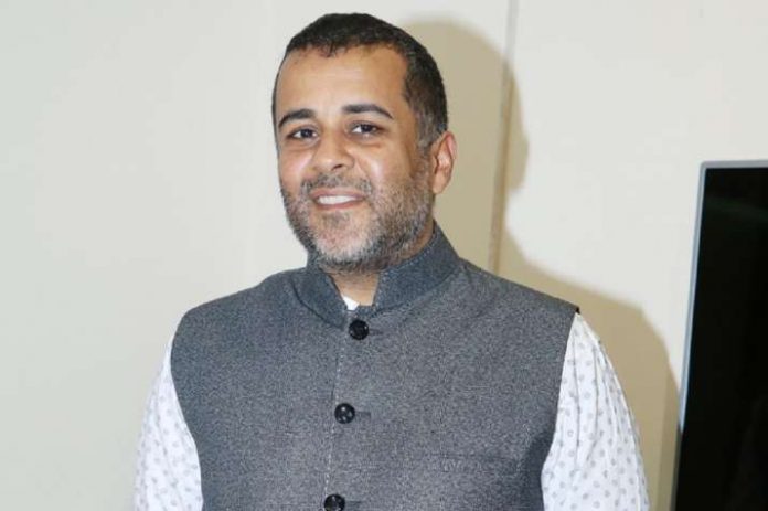 People don't care about the economy, why should politicians care? ”: Chetan Bhagat's question
