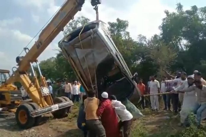 car-accident-on-parbhani-pathri-road-doctor-syed Muzammil-died