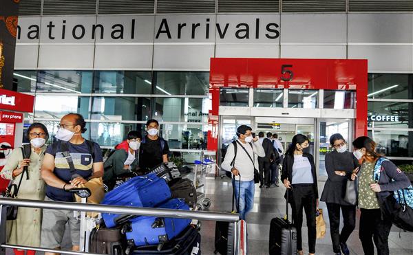 COVID TEST AIRPORT corona-test-is-mandatory-if-you-are-coming-to-maharashtra-by-train-or-road-from-this-four-states