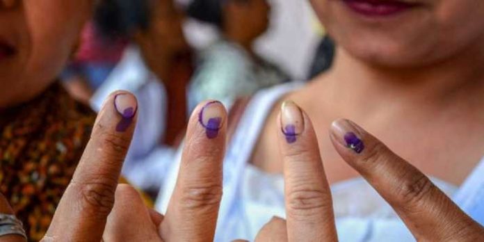 voting-for-14232-grampanchayat-todays-in-maharashtra-started