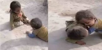 small-children-playing-wrestling-on-road-funny-video-went-viral-on-social-media-news-update