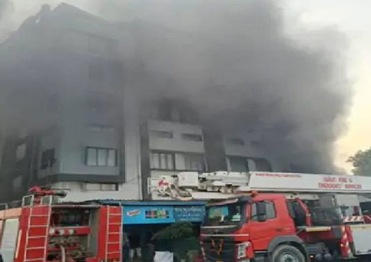 2-killed-125-rescued-after-massive-fire-breaks-out-at-packaging-factory-in-surat-news-update