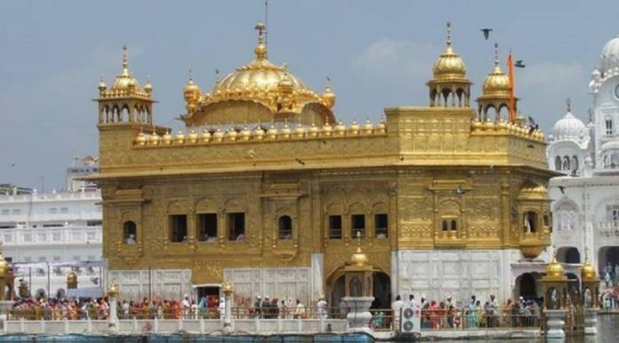 golden-temple-a-young-man-approached-gurugranth-saheb-boy-beaten- video-murder-in-to-the-death-news-update