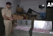 6-cartons-containing-1290-packets-of-rs-2000-counterfeit-notes-worth-rs-25-crores-found-on-ahmedabad-mumbai-road-in-surat-news-update-today