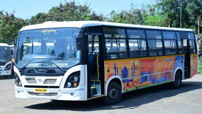 While looking out of the window in the city bus the school boy aurangabad died after being hit on the head