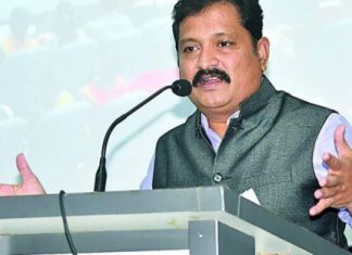The aid announced by the government is very meager, the grand alliance government has rubbed salt in the wounds of farmers: Harshvardhan Sapkal.