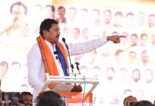 Conduct the Zilla Parishad and Panchayat Samiti elections using ballot papers instead of EVMs.