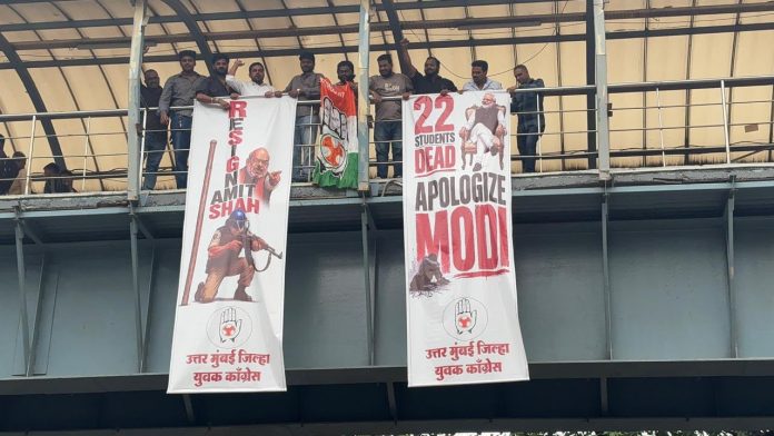 Youth Congress Holds Banner Protests in Bandra and Borivali Against the Brutal Crackdown on Students Youth Congress Holds Banner Protests in Bandra and Borivali Against the Brutal Crackdown on Students