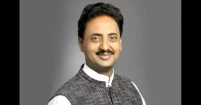 Rahul Bondre's entry into the BJP finally cancelled after a call from Rahul Gandhi. Rahul Bondre's entry into the BJP finally cancelled after a call from Rahul Gandhi.
