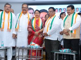 aditi-pohare-ravindra-nagargoje-congress-entry