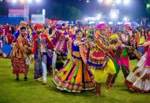 While farmers are left distressed by the drought, the ruling BJP leaders are busy with ostentatious 'events'—squandering 100 crore rupees on a Garba event: Atul Londhe